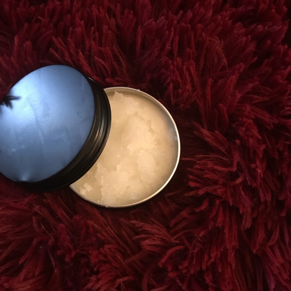 Lip scrub